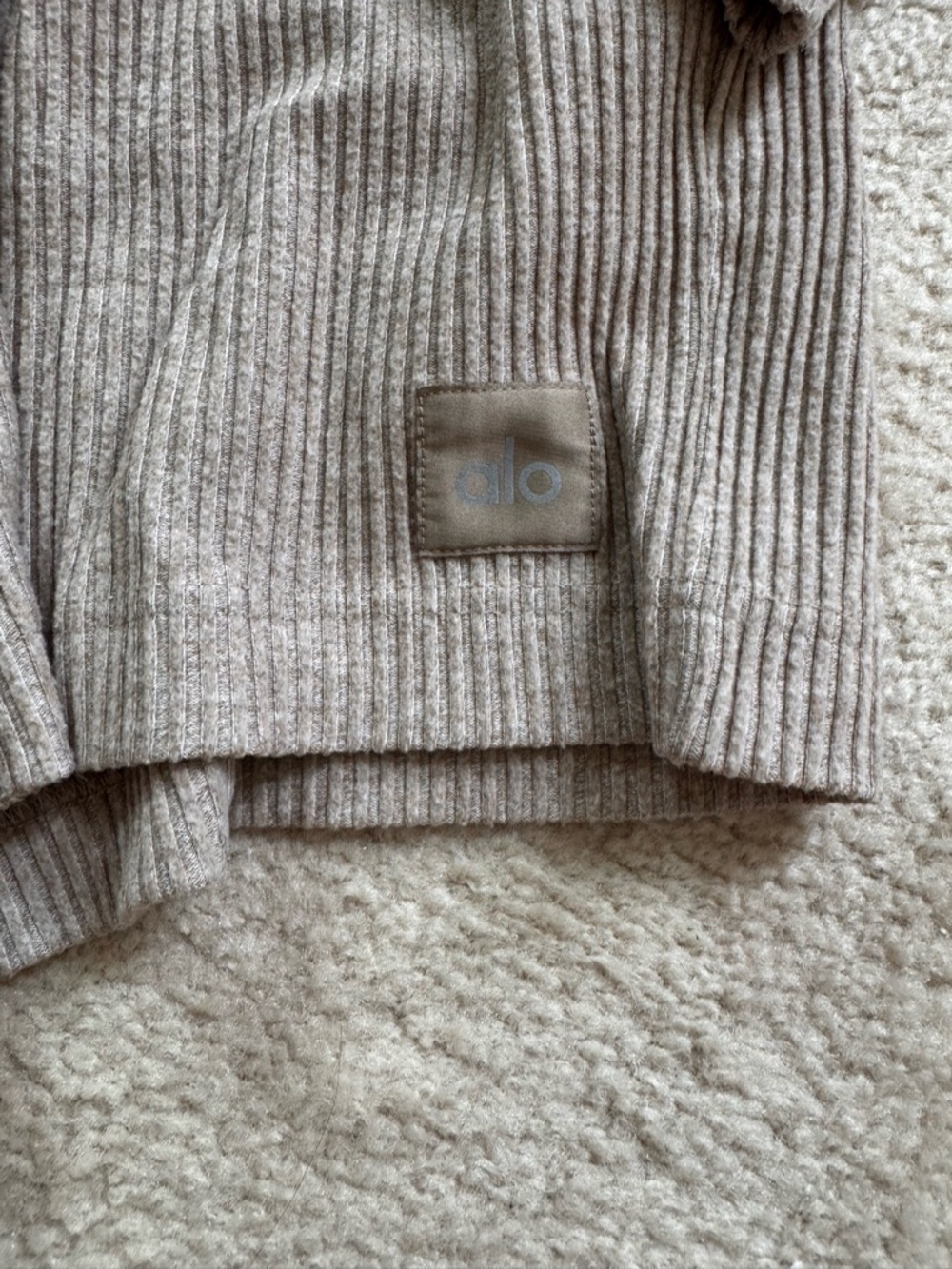 ALO Yoga Muse Short Set - Picture 3 of 5